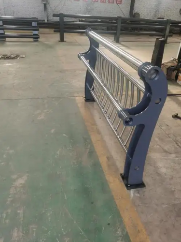 不銹鋼復(fù)合管護(hù)欄